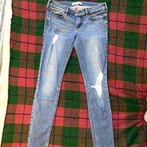 Hollister distressed dark wash skinny Jeans!
